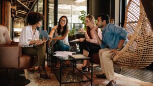 Entenda a relação entre saúde mental no trabalho e fidelização de consumidores