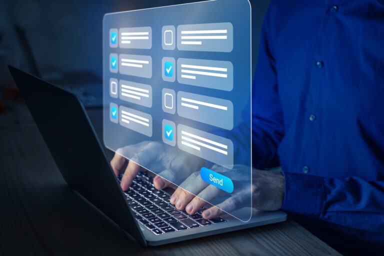 Conheça os benefícios de usar pesquisas e enquetes para envolver o seu público