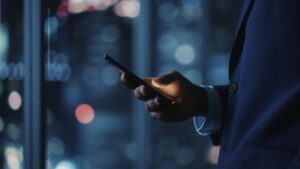 Marketing B2B e comportamento digital: como manter a profundidade em tempos de consumo rápido